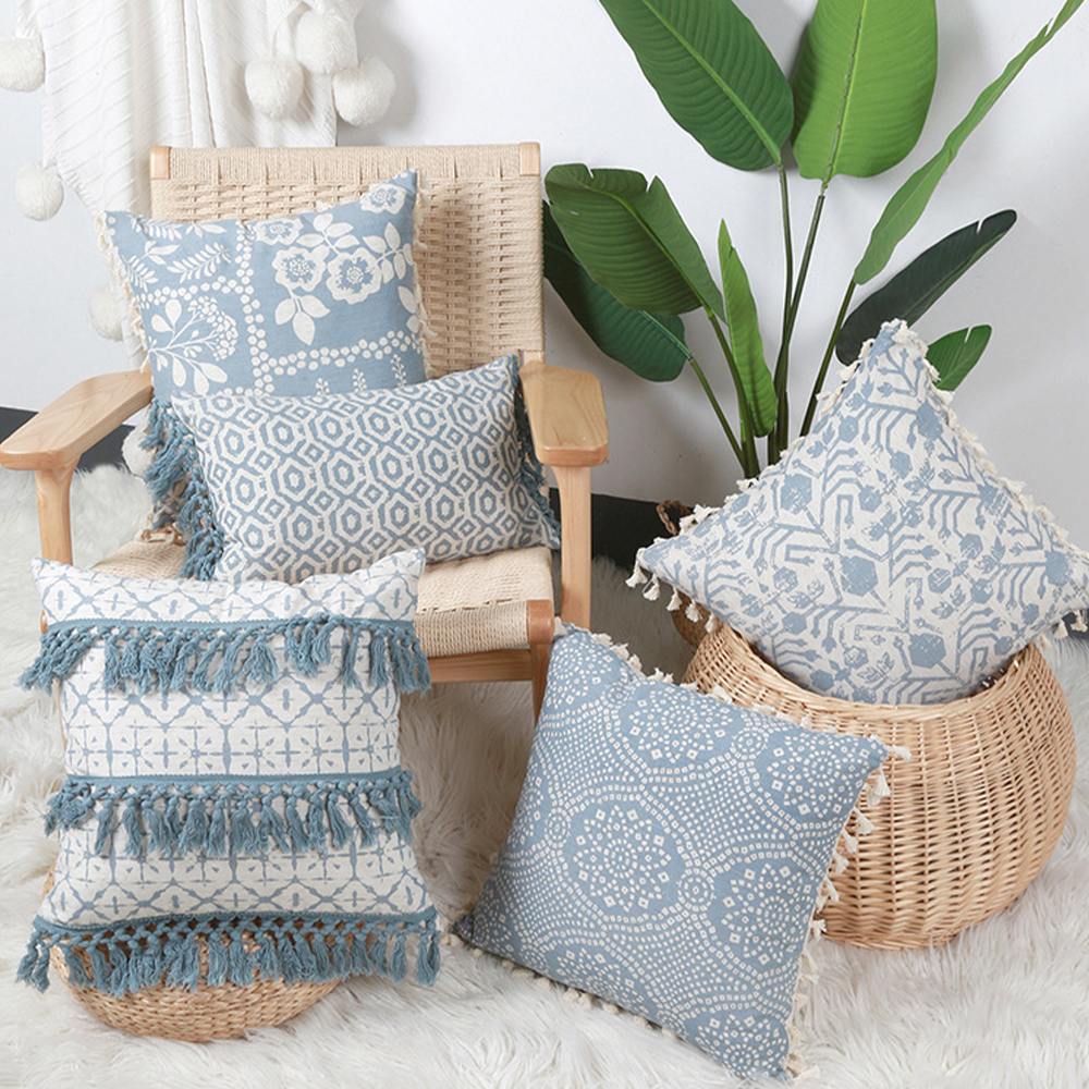 Almofada decorativa estampada com borla